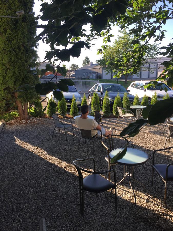 Hotel Zur Sonne Bodelshausen Buitenkant foto